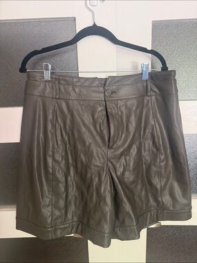 Joelle Collection “Elan”Quilted Faux Leather Women's Bermuda Shorts in khaki